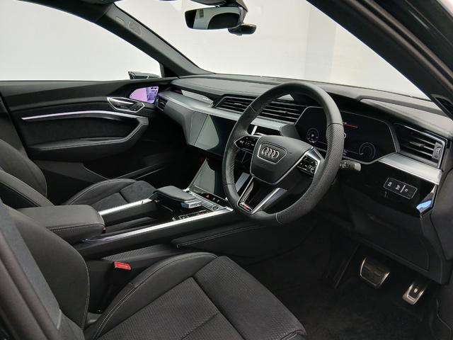 Ｑ８スポーツバック ｅ－トロン ５５ｅ－トロンクワトロ　Ｓライン　デジタルマトリクスＬＥＤヘッドライト　サイレンスパッケージバーチャルエクステリアミラー　インテリアパッケージ　アルミホイール　Ａｕｄｉ　ｒｉｎｇｓ　＆　ブラックスタイリングパッケージ（12枚目）