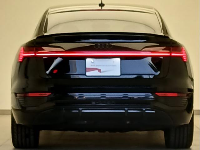 Ｑ８スポーツバック ｅ－トロン ５５ｅ－トロンクワトロ　Ｓライン　デジタルマトリクスＬＥＤヘッドライト　サイレンスパッケージバーチャルエクステリアミラー　インテリアパッケージ　アルミホイール　Ａｕｄｉ　ｒｉｎｇｓ　＆　ブラックスタイリングパッケージ（23枚目）