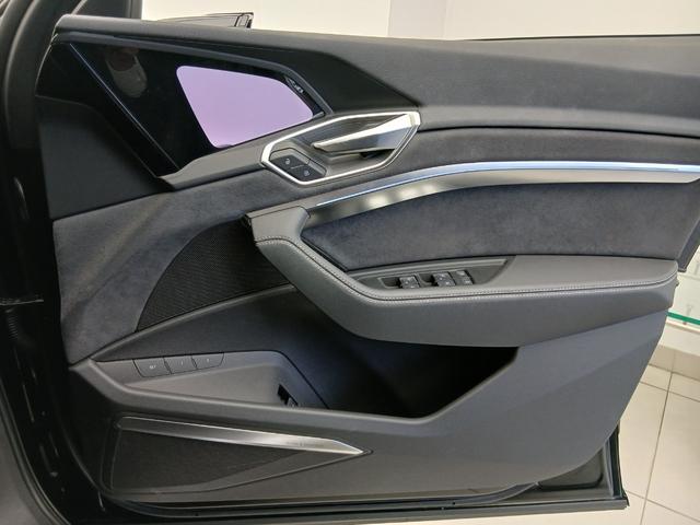 Ｑ８スポーツバック ｅ－トロン ５５ｅ－トロンクワトロ　Ｓライン　デジタルマトリクスＬＥＤヘッドライト　サイレンスパッケージバーチャルエクステリアミラー　インテリアパッケージ　アルミホイール　Ａｕｄｉ　ｒｉｎｇｓ　＆　ブラックスタイリングパッケージ（46枚目）