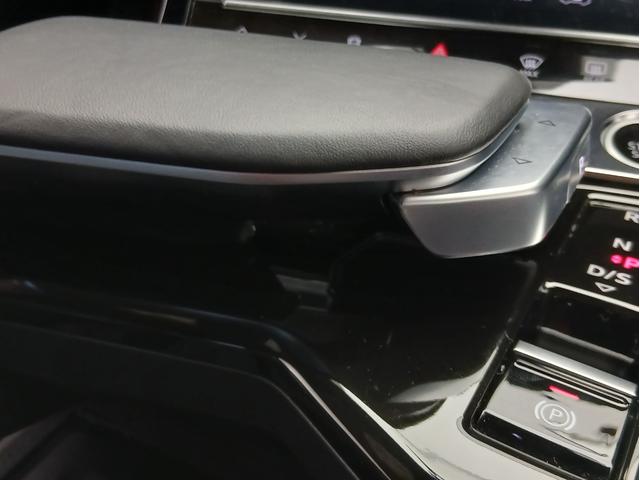 Ｑ８スポーツバック ｅ－トロン ５５ｅ－トロンクワトロ　Ｓライン　デジタルマトリクスＬＥＤヘッドライト　サイレンスパッケージバーチャルエクステリアミラー　インテリアパッケージ　アルミホイール　Ａｕｄｉ　ｒｉｎｇｓ　＆　ブラックスタイリングパッケージ（57枚目）