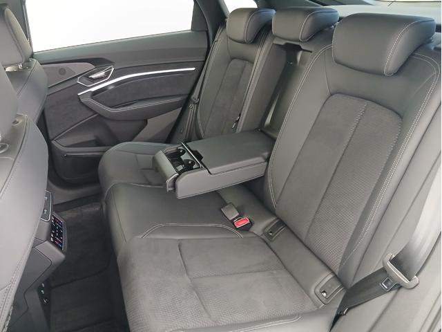 Ｑ８スポーツバック ｅ－トロン ５５ｅ－トロンクワトロ　Ｓライン　デジタルマトリクスＬＥＤヘッドライト　サイレンスパッケージバーチャルエクステリアミラー　インテリアパッケージ　アルミホイール　Ａｕｄｉ　ｒｉｎｇｓ　＆　ブラックスタイリングパッケージ（70枚目）