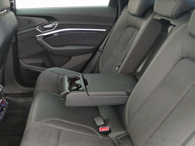 Ｑ８スポーツバック ｅ－トロン ５５ｅ－トロンクワトロ　Ｓライン　デジタルマトリクスＬＥＤヘッドライト　サイレンスパッケージバーチャルエクステリアミラー　インテリアパッケージ　アルミホイール　Ａｕｄｉ　ｒｉｎｇｓ　＆　ブラックスタイリングパッケージ（71枚目）