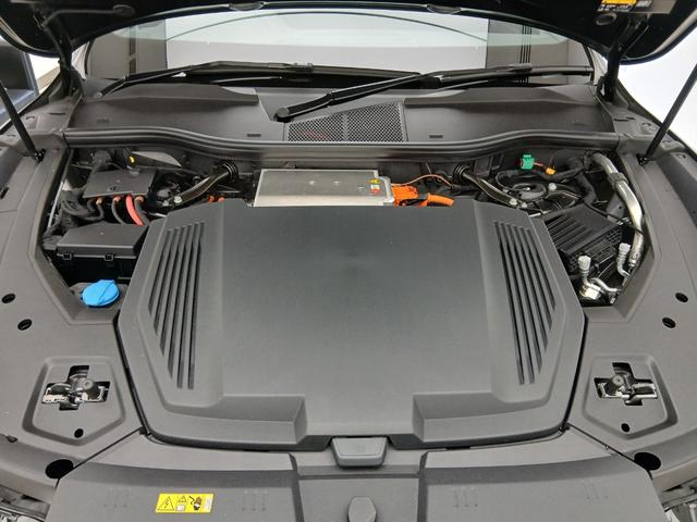 Ｑ８スポーツバック ｅ－トロン ５５ｅ－トロンクワトロ　Ｓライン　デジタルマトリクスＬＥＤヘッドライト　サイレンスパッケージバーチャルエクステリアミラー　インテリアパッケージ　アルミホイール　Ａｕｄｉ　ｒｉｎｇｓ　＆　ブラックスタイリングパッケージ（79枚目）