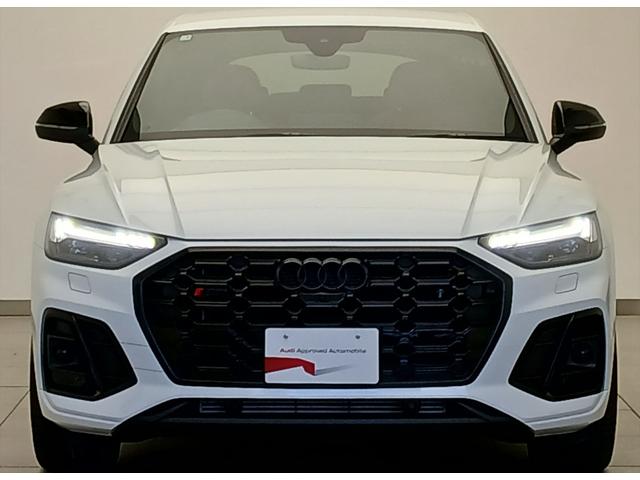 ＳＱ５スポーツバック ベースグレード　レザーパッケージ　アルミホイール　５ツインスポークＶデザインコントラストグレーポリッシュト　　ブラック　Ａｕｄｉ　ｒｉｎｇｓ　＆　ブラックスタイリングパッケージ　　カラードブレーキキャリパー（2枚目）