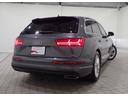 筋肉質で力強さが感じられる新しいエクステリアデザインにより、Audi Qシリーズのトップモデルにふさわしい堂々たる佇まいが実現。