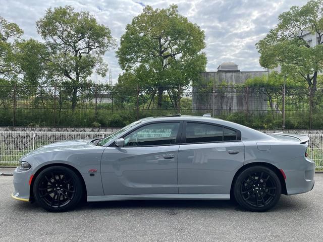 RTスキャットパックプラス プラスGRP ダイナミクスPKG ドライバーコンビニエンスPKG パワーサンルーフ シートヒーター&ベンチレーション APPLEカープレイ&アンドロイドオート 純正20インチAW(13枚目)