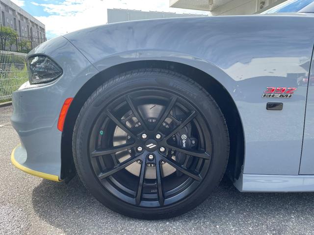 RTスキャットパックプラス プラスGRP ダイナミクスPKG ドライバーコンビニエンスPKG パワーサンルーフ シートヒーター&ベンチレーション APPLEカープレイ&アンドロイドオート 純正20インチAW(19枚目)