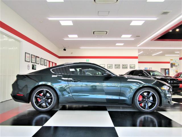 BULLITT 限定モデル ダークハイランドグリーン ブラックレーシングストライプ 6MT 12インチデジタル液晶メーター アクティブバルブパフォーマンスエキゾースト BULLITT専用の19インチAW(7枚目)