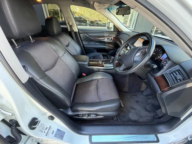 フーガハイブリッド ベースグレード　２０ＡＷ　ローダウン　ハーフレザーシート（12枚目）