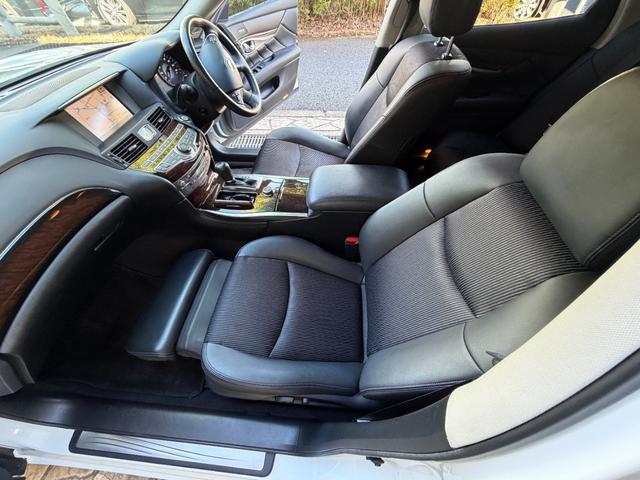 フーガハイブリッド ベースグレード　２０ＡＷ　ローダウン　ハーフレザーシート（16枚目）