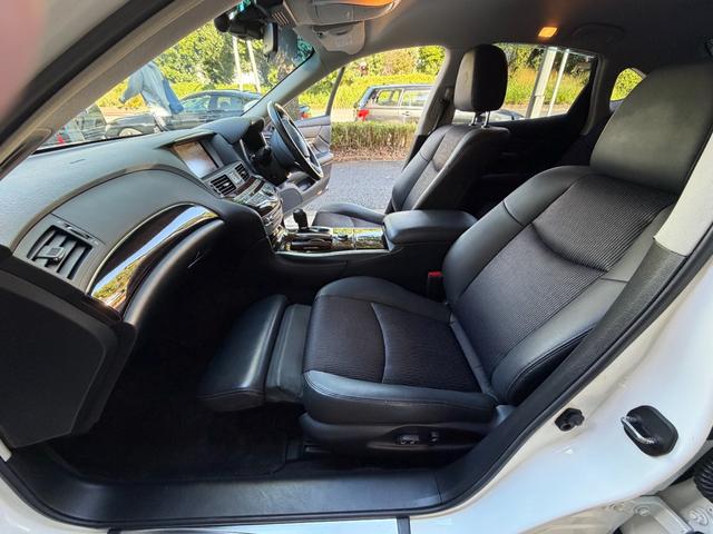 フーガハイブリッド ベースグレード　２０ＡＷ　ローダウン　ハーフレザーシート（17枚目）