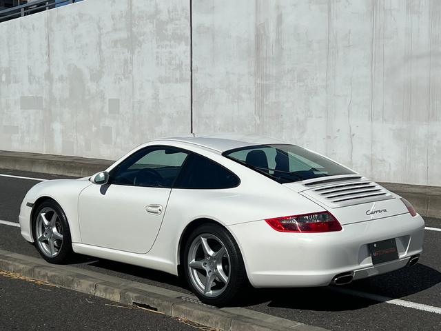 ９１１ ９１１カレラ　正規ディーラー車　ワンオーナー　走行１．５万キロ　ＰＡＳＭ　サンルーフ　シートヒーター　純正１８インチアルミホイール（3枚目）