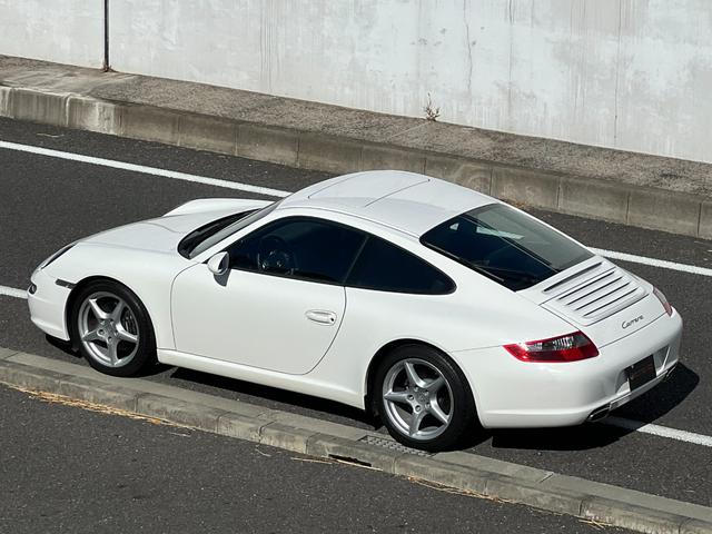 ９１１ ９１１カレラ　正規ディーラー車　ワンオーナー　走行１．５万キロ　ＰＡＳＭ　サンルーフ　シートヒーター　純正１８インチアルミホイール（33枚目）