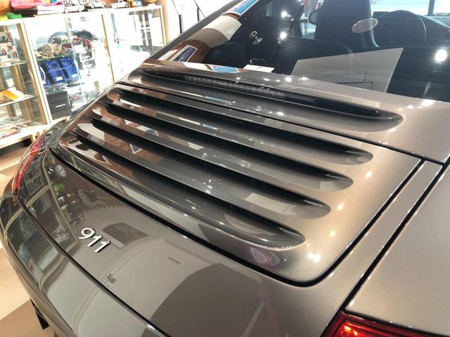 ９１１ ９１１カレラ　後期　６速マニュアル　スポーツエグゾースト　スポーツクロノパッケージ　スポーツシート　ＰＡＳＭ　シートヒーター　ナビゲーション　ＥＴＣ　バックカメラ（33枚目）