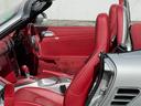 オプションのカレラレッドオールレザーインテリアとなります。ボディのシルバーとの相性も良くRS60スパイダーを彷彿とさせます。
