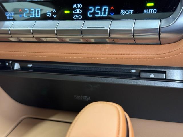 LC LC500 Sパッケージ 盗難防止 LED ETC オートクルーズコントロール エアコン ナビTV エアバッグ アルミホイール ABS PS Sキー キーレス メモリーナビ ワンオーナ 地デジフルセグ 寒冷地仕様車 記録簿有(11枚目)