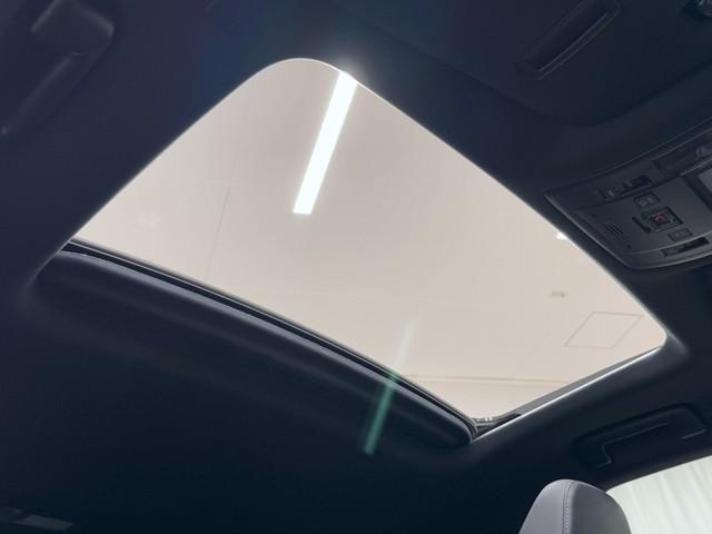 ＲＸ ＲＸ４５０ｈ　Ｆスポーツ　追従クルコン　メモリナビ　地上デジタル　ＥＴＣ車載器　盗難防止システム　アルミ　ミュージックプレイヤー接続可　ＬＥＤ　ＤＶＤ再生　レザー　サンルーフ　キーレス　電動シート　ＡＢＳ　ナビ＆ＴＶ（11枚目）