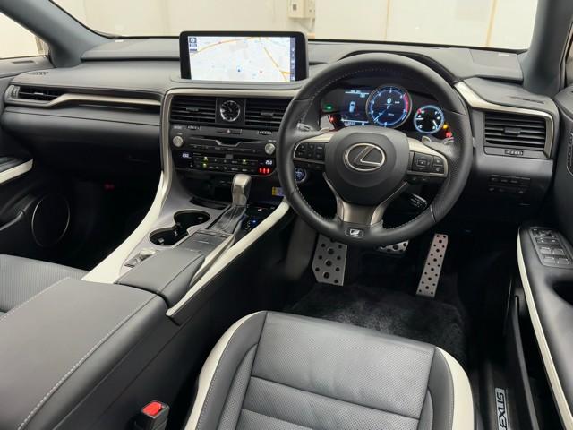 ＲＸ ＲＸ４５０ｈ　Ｆスポーツ　追従クルコン　メモリナビ　地上デジタル　ＥＴＣ車載器　盗難防止システム　アルミ　ミュージックプレイヤー接続可　ＬＥＤ　ＤＶＤ再生　レザー　サンルーフ　キーレス　電動シート　ＡＢＳ　ナビ＆ＴＶ　記録簿（6枚目）