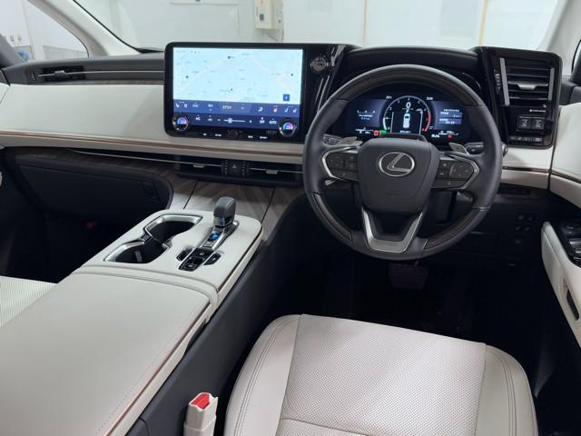 LM LM500h バージョンL バックカメラ エアバッグ キーレス ナビ&TV 革シート AWD 両側電動ドア 1オーナー車 スマートキー パワーシート ETC 地デジ クルーズコントロール LEDヘッドランプ ガラスサンルーフ(6枚目)