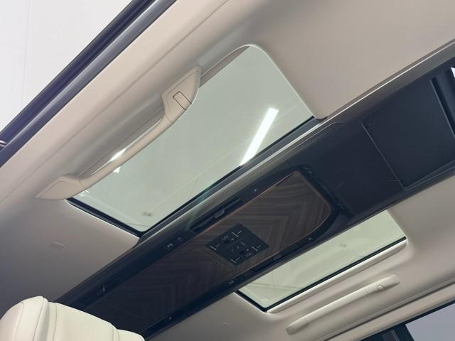 LM LM500h バージョンL バックカメラ エアバッグ キーレス ナビ&TV 革シート AWD 両側電動ドア 1オーナー車 スマートキー パワーシート ETC 地デジ クルーズコントロール LEDヘッドランプ ガラスサンルーフ(10枚目)