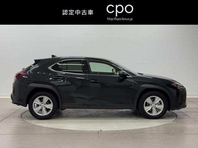 UX UX250h バージョンC バックモニター 地デジ 盗難防止システム LED キーレス ETC AUX スマートキー ナビ&TV 電動シート ESC アルミホイール DVD メモリーナビ ABS 記録簿 エアバッグ(3枚目)