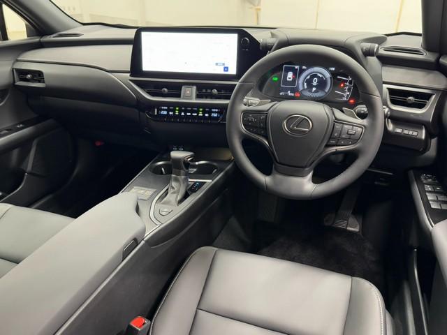 UX UX250h バージョンC バックモニター 地デジ 盗難防止システム LED キーレス ETC AUX スマートキー ナビ&TV 電動シート ESC アルミホイール DVD メモリーナビ ABS 記録簿 エアバッグ(6枚目)