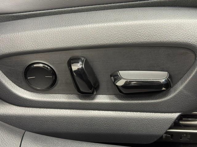 UX UX250h バージョンC バックモニター 地デジ 盗難防止システム LED キーレス ETC AUX スマートキー ナビ&TV 電動シート ESC アルミホイール DVD メモリーナビ ABS 記録簿 エアバッグ(16枚目)