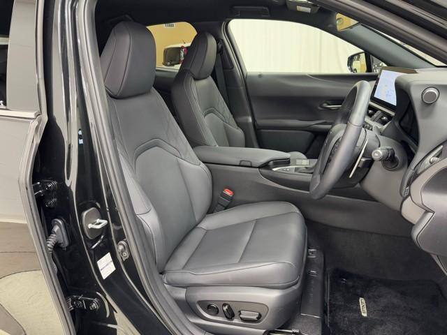 UX UX250h バージョンC バックモニター 地デジ 盗難防止システム LED キーレス ETC AUX スマートキー ナビ&TV 電動シート ESC アルミホイール DVD メモリーナビ ABS 記録簿 エアバッグ(17枚目)