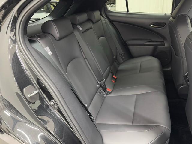 UX UX250h バージョンC バックモニター 地デジ 盗難防止システム LED キーレス ETC AUX スマートキー ナビ&TV 電動シート ESC アルミホイール DVD メモリーナビ ABS 記録簿 エアバッグ(18枚目)