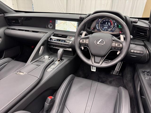 ＬＣ ＬＣ５００　コンバーチブル　レザーシート　ＬＥＤライト　アルミホイール　アダクティブクルーズコントロール　記録簿　盗難防止　サイドエアバッグ　電動シート　エアコン　横滑り防止機能　スマートキー　ＤＶＤ再生　ＥＴＣ　ＡＵＸ（6枚目）