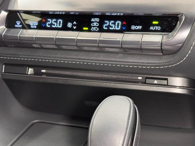 ＬＣ ＬＣ５００　コンバーチブル　レザーシート　ＬＥＤライト　アルミホイール　アダクティブクルーズコントロール　記録簿　盗難防止　サイドエアバッグ　電動シート　エアコン　横滑り防止機能　スマートキー　ＤＶＤ再生　ＥＴＣ　ＡＵＸ（11枚目）