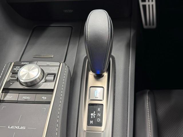 ＬＣ ＬＣ５００　コンバーチブル　レザーシート　ＬＥＤライト　アルミホイール　アダクティブクルーズコントロール　記録簿　盗難防止　サイドエアバッグ　電動シート　エアコン　横滑り防止機能　スマートキー　ＤＶＤ再生　ＥＴＣ　ＡＵＸ（12枚目）