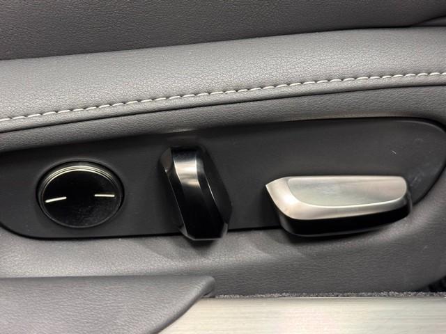 ＬＣ ＬＣ５００　コンバーチブル　レザーシート　ＬＥＤライト　アルミホイール　アダクティブクルーズコントロール　記録簿　盗難防止　サイドエアバッグ　電動シート　エアコン　横滑り防止機能　スマートキー　ＤＶＤ再生　ＥＴＣ　ＡＵＸ（17枚目）