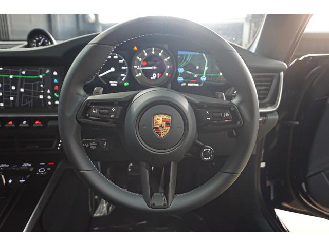 ９１１ ９１１ターボＳ　フロントリフト　シートベンチレーター　ガーズレッドシートベルト　レーンキープアシスト　スポーツクロノ　ＢＯＳＥサウンド　ＰＣＣＢ　ＰＤＬＳマトリクスライト　１８ｗａｙ電動シート（12枚目）