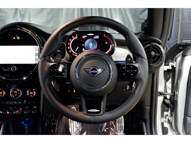 ＭＩＮＩ ジョンクーパーワークス　エッセンシャル・トリム　ジョンクーパーワークス　プレミアムプラスＰＫＧ　新車保証継承　ＪＣＷトリム　ビルシュタイン車高調（純正有り）　ハーマンカードン　革シート　アダプティブクルコン　ＨＵＤ　シートヒーター　ＴＶチューナー（11枚目）
