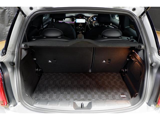 ＭＩＮＩ ジョンクーパーワークス　エッセンシャル・トリム　ジョンクーパーワークス　プレミアムプラスＰＫＧ　新車保証継承　ＪＣＷトリム　ビルシュタイン車高調（純正有り）　ハーマンカードン　革シート　アダプティブクルコン　ＨＵＤ　シートヒーター　ＴＶチューナー（32枚目）