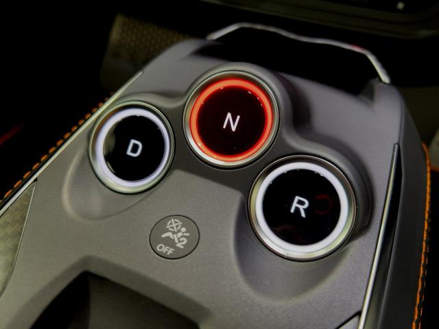 Ａ１１０ 　認定中古車保証　パドルシフト　純正１８インチアルミホイール　オレンジブレーキキャリパー　ＥＴＣ　プッシュスターター　スポーツモード　バックカメラ　純正ディスプレイ　ＦＯＣＡＬサウンド　ハーフレザー（15枚目）