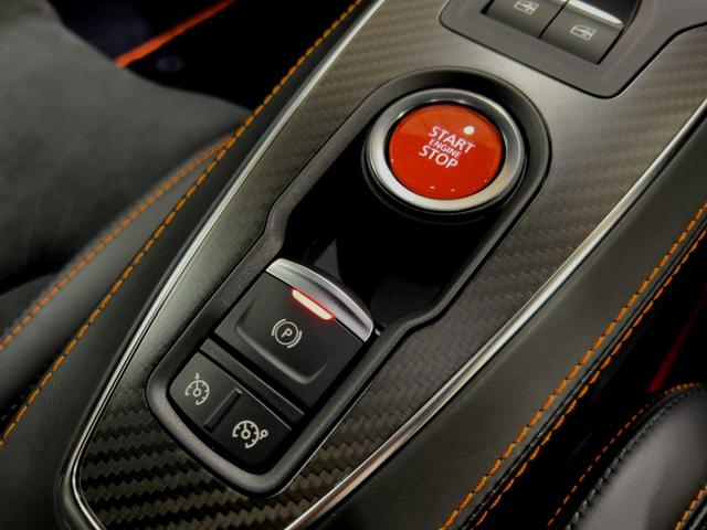 Ａ１１０ 　認定中古車保証　パドルシフト　純正１８インチアルミホイール　オレンジブレーキキャリパー　ＥＴＣ　プッシュスターター　スポーツモード　バックカメラ　純正ディスプレイ　ＦＯＣＡＬサウンド　ハーフレザー（16枚目）