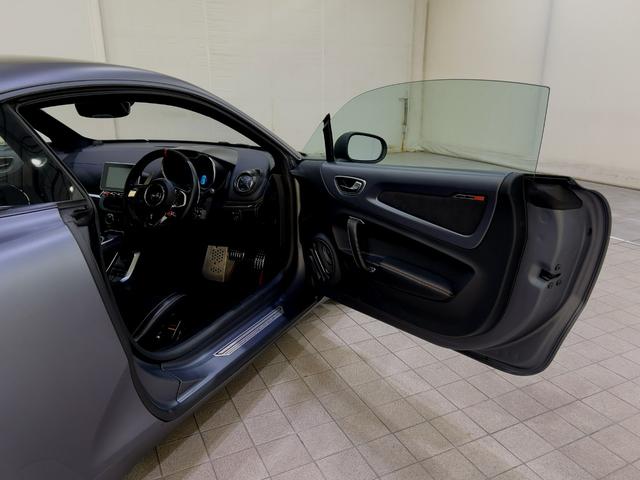 Ａ１１０ 　認定中古車保証　パドルシフト　純正１８インチアルミホイール　オレンジブレーキキャリパー　ＥＴＣ　プッシュスターター　スポーツモード　バックカメラ　純正ディスプレイ　ＦＯＣＡＬサウンド　ハーフレザー（47枚目）