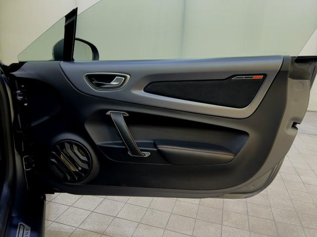 Ａ１１０ 　認定中古車保証　パドルシフト　純正１８インチアルミホイール　オレンジブレーキキャリパー　ＥＴＣ　プッシュスターター　スポーツモード　バックカメラ　純正ディスプレイ　ＦＯＣＡＬサウンド　ハーフレザー（48枚目）