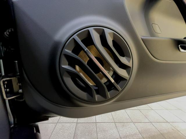 Ａ１１０ 　認定中古車保証　パドルシフト　純正１８インチアルミホイール　オレンジブレーキキャリパー　ＥＴＣ　プッシュスターター　スポーツモード　バックカメラ　純正ディスプレイ　ＦＯＣＡＬサウンド　ハーフレザー（49枚目）