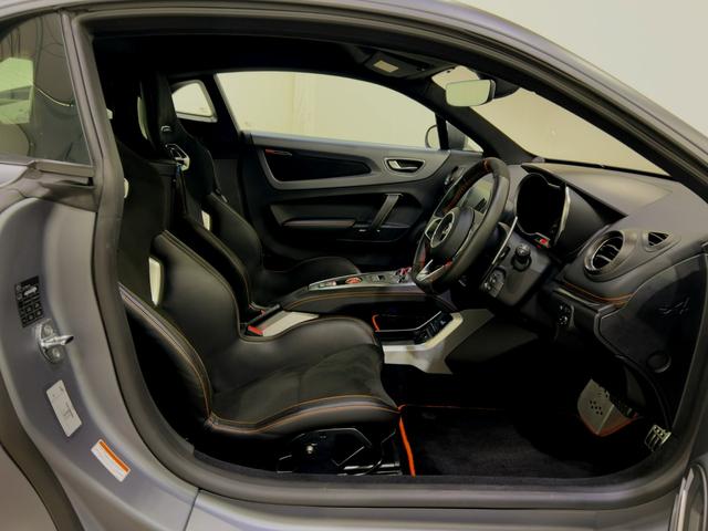 Ａ１１０ 　認定中古車保証　パドルシフト　純正１８インチアルミホイール　オレンジブレーキキャリパー　ＥＴＣ　プッシュスターター　スポーツモード　バックカメラ　純正ディスプレイ　ＦＯＣＡＬサウンド　ハーフレザー（51枚目）