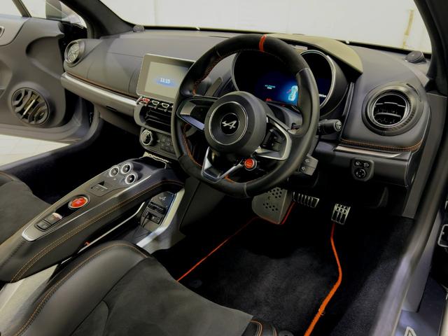 Ａ１１０ 　認定中古車保証　パドルシフト　純正１８インチアルミホイール　オレンジブレーキキャリパー　ＥＴＣ　プッシュスターター　スポーツモード　バックカメラ　純正ディスプレイ　ＦＯＣＡＬサウンド　ハーフレザー（52枚目）