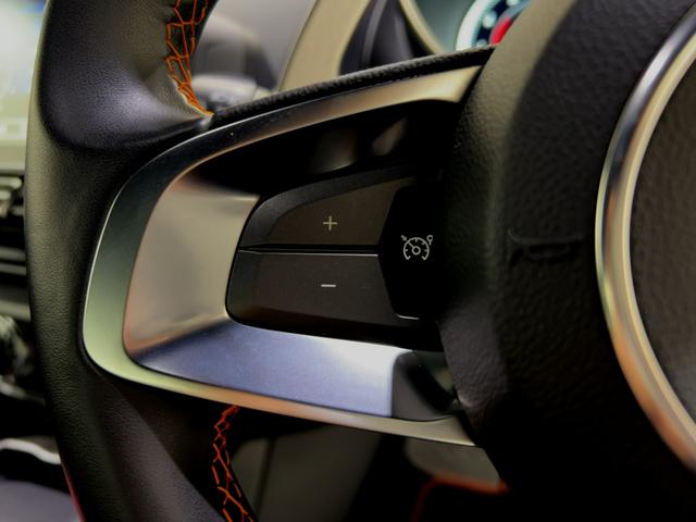 Ａ１１０ 　認定中古車保証　パドルシフト　純正１８インチアルミホイール　オレンジブレーキキャリパー　ＥＴＣ　プッシュスターター　スポーツモード　バックカメラ　純正ディスプレイ　ＦＯＣＡＬサウンド　ハーフレザー（54枚目）