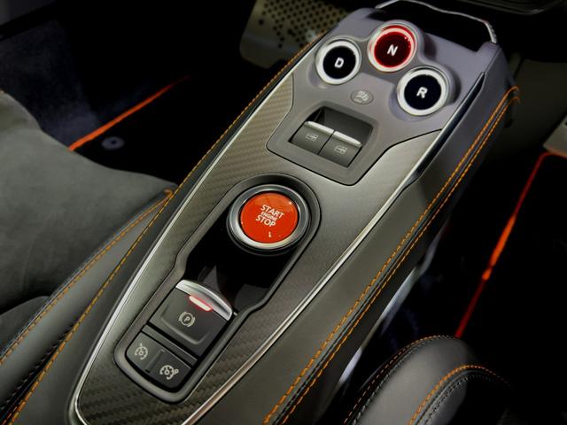 Ａ１１０ 　認定中古車保証　パドルシフト　純正１８インチアルミホイール　オレンジブレーキキャリパー　ＥＴＣ　プッシュスターター　スポーツモード　バックカメラ　純正ディスプレイ　ＦＯＣＡＬサウンド　ハーフレザー（68枚目）