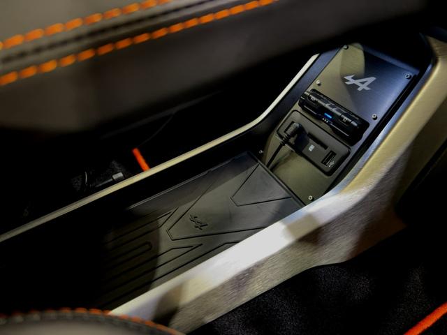 Ａ１１０ 　認定中古車保証　パドルシフト　純正１８インチアルミホイール　オレンジブレーキキャリパー　ＥＴＣ　プッシュスターター　スポーツモード　バックカメラ　純正ディスプレイ　ＦＯＣＡＬサウンド　ハーフレザー（72枚目）