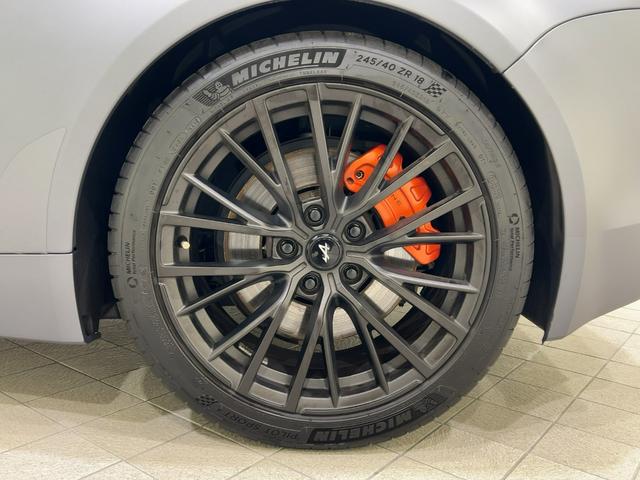 Ａ１１０ 　認定中古車保証　パドルシフト　純正１８インチアルミホイール　オレンジブレーキキャリパー　ＥＴＣ　プッシュスターター　スポーツモード　バックカメラ　純正ディスプレイ　ＦＯＣＡＬサウンド　ハーフレザー（75枚目）