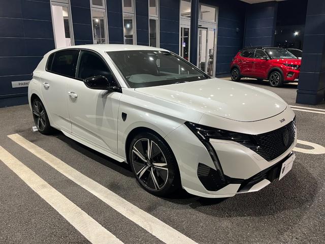 ３０８ ＧＴ　ブルーＨＤｉ　純正ナビ　ドラレコ　ＥＴＣ　新車保証継承　スマートキー　ヒーター付電動シート　　全方向カメラ　ＬＥＤヘッドライト　ＡＣＣ　レーンキープ　ブラインドスポット　純正１８ＡＷ　カープレイ　アンドロイドオート（3枚目）