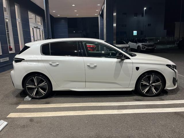 ３０８ ＧＴ　ブルーＨＤｉ　純正ナビ　ドラレコ　ＥＴＣ　新車保証継承　スマートキー　ヒーター付電動シート　　全方向カメラ　ＬＥＤヘッドライト　ＡＣＣ　レーンキープ　ブラインドスポット　純正１８ＡＷ　カープレイ　アンドロイドオート（7枚目）
