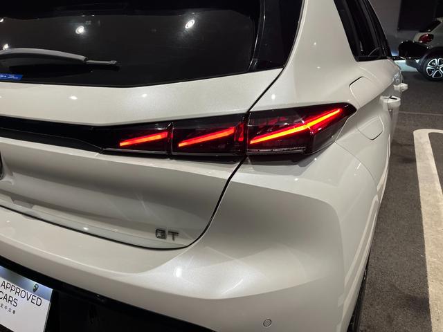 ３０８ ＧＴ　ブルーＨＤｉ　純正ナビ　ドラレコ　ＥＴＣ　新車保証継承　スマートキー　ヒーター付電動シート　　全方向カメラ　ＬＥＤヘッドライト　ＡＣＣ　レーンキープ　ブラインドスポット　純正１８ＡＷ　カープレイ　アンドロイドオート（11枚目）